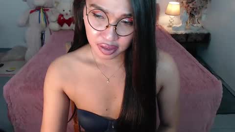 Layla online show from 02.17.25