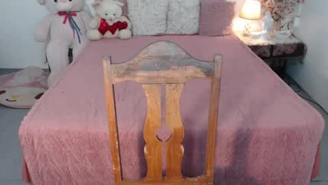 Layla online show from 01.15.26