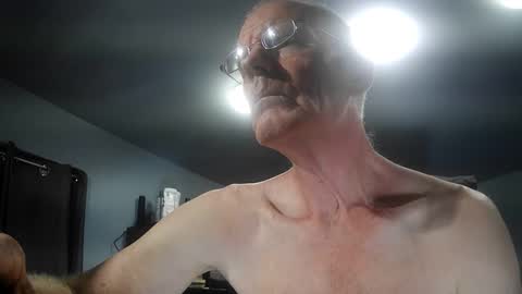 Snapshot of fantasyresort chatting on 10.02.25 fantasyresort online show from 10.02.25