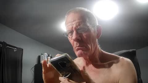 Snapshot of fantasyresort chatting on 10.14.25 fantasyresort online show from 10.14.25