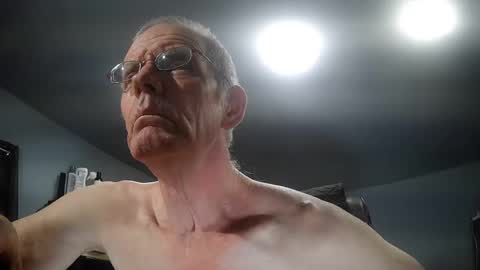 Snapshot of fantasyresort chatting on 10.23.25 fantasyresort online show from 10.23.25