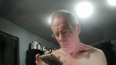 Snapshot of fantasyresort chatting on 10.27.25 fantasyresort online show from 10.27.25