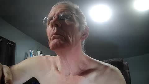 Snapshot of fantasyresort chatting on 11.15.25 fantasyresort online show from 11.15.25