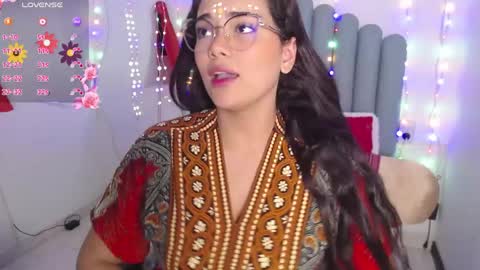 Snapshot of farah_samira chatting on 05.26.26 farah online show from 05.26.26
