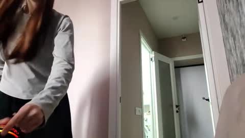 Snapshot of farahmantifel chatting on 10.05.25 Anna Scovich online show from 10.05.25