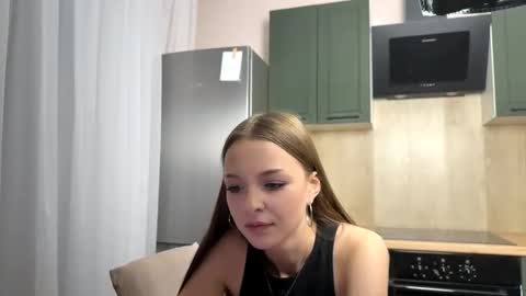 Snapshot of farahmantifel chatting on 10.08.25 Anna Scovich online show from 10.08.25