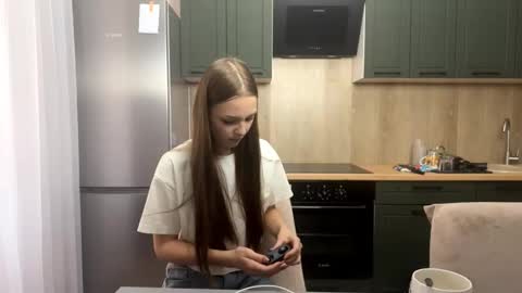 Snapshot of farahmantifel chatting on 10.09.25 Anna Scovich online show from 10.09.25