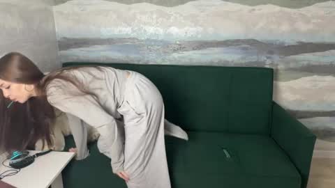 Snapshot of farahmantifel chatting on 10.16.25 Anna Scovich online show from 10.16.25