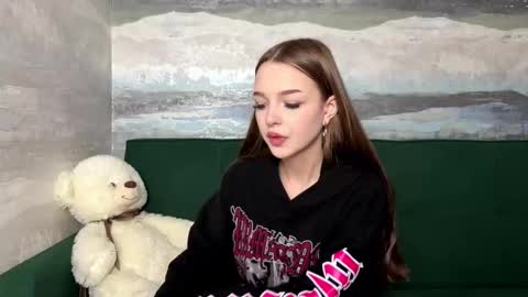 Snapshot of farahmantifel chatting on 11.05.25 Anna Scovich online show from 11.05.25