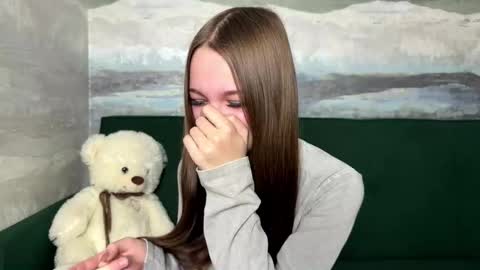 Snapshot of farahmantifel chatting on 11.06.25 Anna Scovich online show from 11.06.25