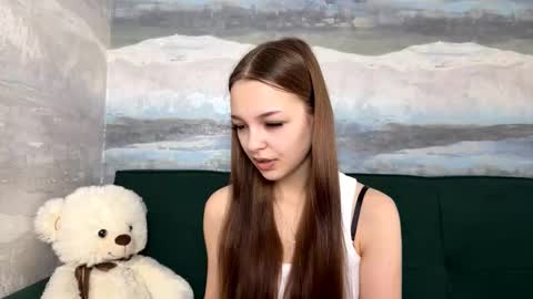 Snapshot of farahmantifel chatting on 11.15.25 Anna Scovich online show from 11.15.25