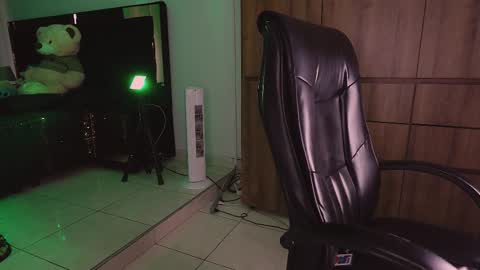 Snapshot of farid_jake_ chatting on 10.22.25 farid_jake_ online show from 10.22.25