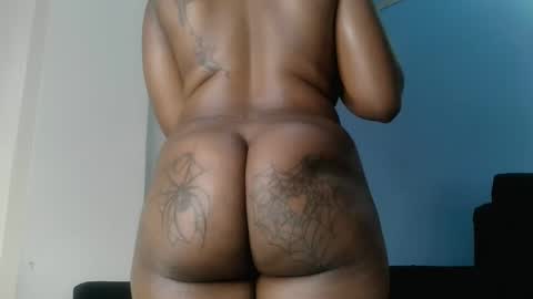 Snapshot of fatassfreak254 chatting on 01.04.25 Winnie online show from 01.04.25