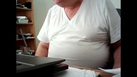 Snapshot of fatbellyitalian chatting on 10.14.25 fatbellyitalian online show from 10.14.25