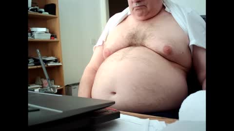 Snapshot of fatbellyitalian chatting on 10.15.25 fatbellyitalian online show from 10.15.25