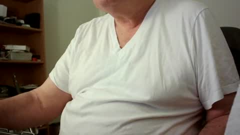 Snapshot of fatbellyitalian chatting on 10.17.25 fatbellyitalian online show from 10.17.25