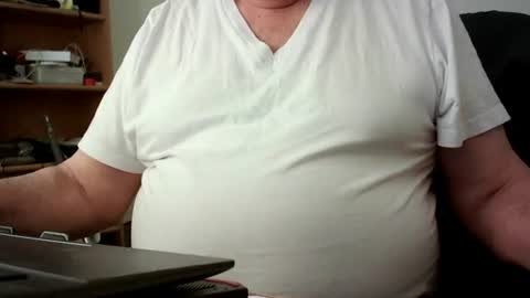 Snapshot of fatbellyitalian chatting on 11.08.25 fatbellyitalian online show from 11.08.25