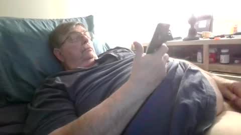 Snapshot of fatdickad chatting on 01.05.25 fatdickad online show from 01.05.25