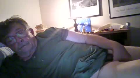 Snapshot of fatdickad chatting on 10.06.25 fatdickad online show from 10.06.25