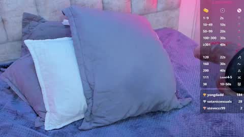 Snapshot of fatima_essence chatting on 10.07.25 online show from 10.07.25