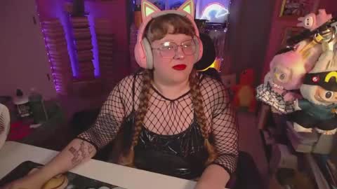 Snapshot of fatveronica chatting on 06.18.26 FatVeronica online show from 06.18.26