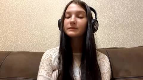 Aurora 18yo online show from 10.29.25