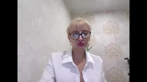 Snapshot of favorite_angel chatting on 12.29.24 favorite_angel online show from 12.29.24