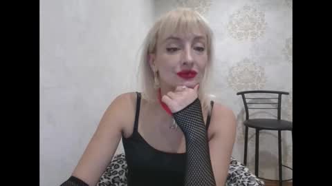 Snapshot of favorite_angel chatting on 01.06.25 favorite_angel online show from 01.06.25