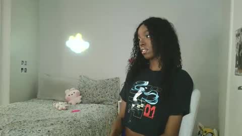 Snapshot of fayelovee chatting on 10.07.25 Faye Love online show from 10.07.25