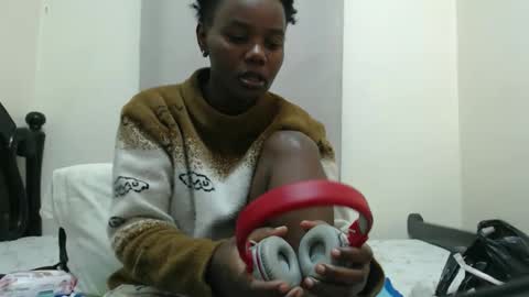 Snapshot of fayrie1 chatting on 10.05.25 fayrie1 online show from 10.05.25