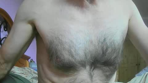 Snapshot of feardubh chatting on 10.21.25 feardubh online show from 10.21.25