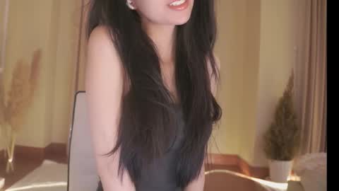 Snapshot of feel_me_00 chatting on 10.23.25 feel_me_00 online show from 10.23.25