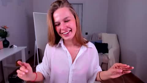 Snapshot of feel_our_vibe chatting on 10.23.25 Daniela online show from 10.23.25