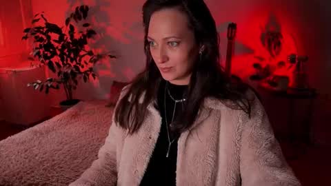 Feela online show from 10.05.25