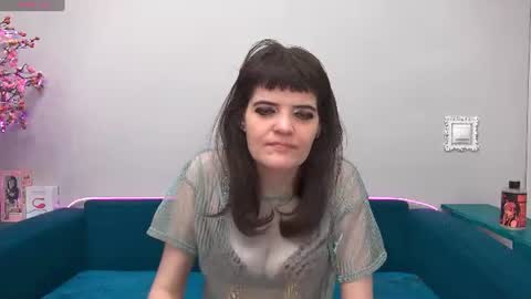 Snapshot of feelsgoodwoman chatting on 06.25.26 Laura online show from 06.25.26