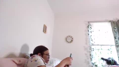 Snapshot of feetnymph chatting on 05.12.26 Soley online show from 05.12.26