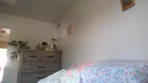 Snapshot of feetnymph chatting on 05.19.26 Soley online show from 05.19.26