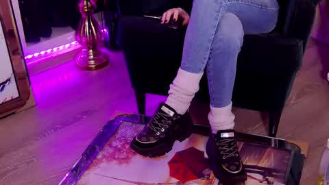 Snapshot of feetvibe chatting on 10.15.25 FeetVibe online show from 10.15.25