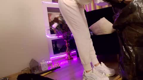 Snapshot of feetvibe chatting on 10.18.25 FeetVibe online show from 10.18.25