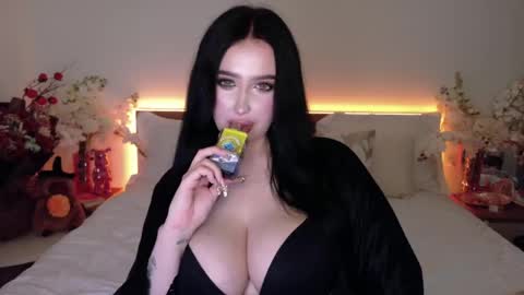 Snapshot of felicia_herceg chatting on 10.23.25 Felicia Herceg online show from 10.23.25