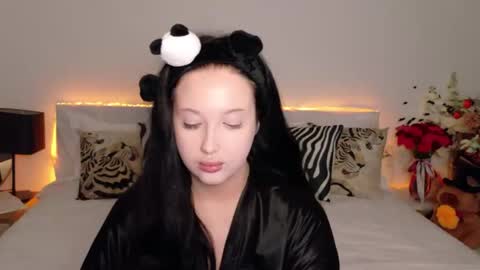 Snapshot of felicia_herceg chatting on 10.31.25 Felicia Herceg online show from 10.31.25