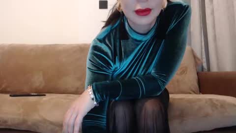 Snapshot of felinechic chatting on 01.08.25 FelineChic online show from 01.08.25