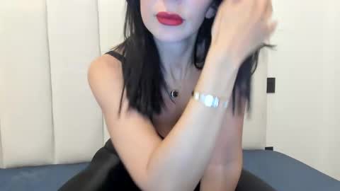 Snapshot of felinechic chatting on 03.01.25 FelineChic online show from 03.01.25