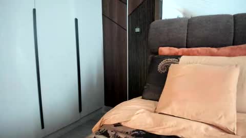 Snapshot of felinechic chatting on 10.21.25 FelineChic online show from 10.21.25