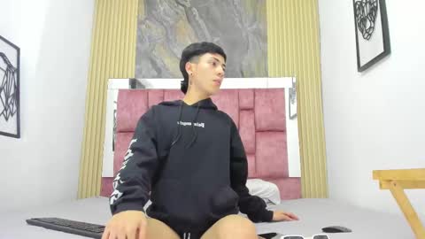 Snapshot of felipe_jones chatting on 01.28.25 FELIPE online show from 01.28.25