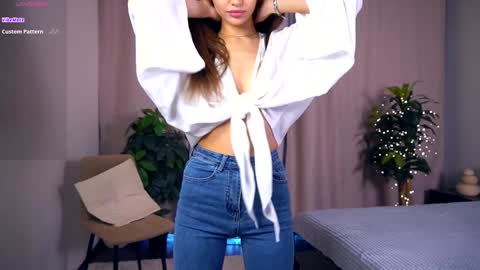 Snapshot of felissiany chatting on 03.09.25 Hello im Nova online show from 03.09.25