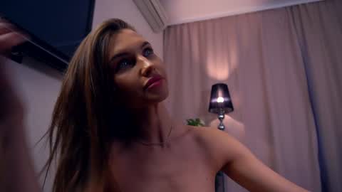 Snapshot of felissiany chatting on 03.09.25 Hello im Nova online show from 03.09.25