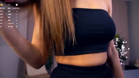 Snapshot of felissiany chatting on 03.10.25 Hello im Nova online show from 03.10.25