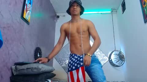 Snapshot of felix_sexyboyx chatting on 01.21.25 INSTA DAVID ESCOBARZ online show from 01.21.25