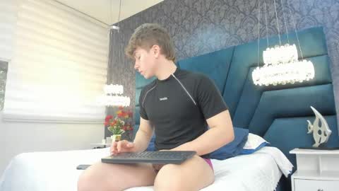 Snapshot of femboy_max chatting on 05.04.26 Femboy Max online show from 05.04.26